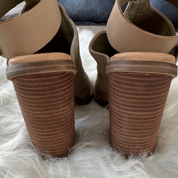 Marc Fisher Mlvashi Suede Buckle Heeled Sandals size 6.5 - Picture 11 of 13